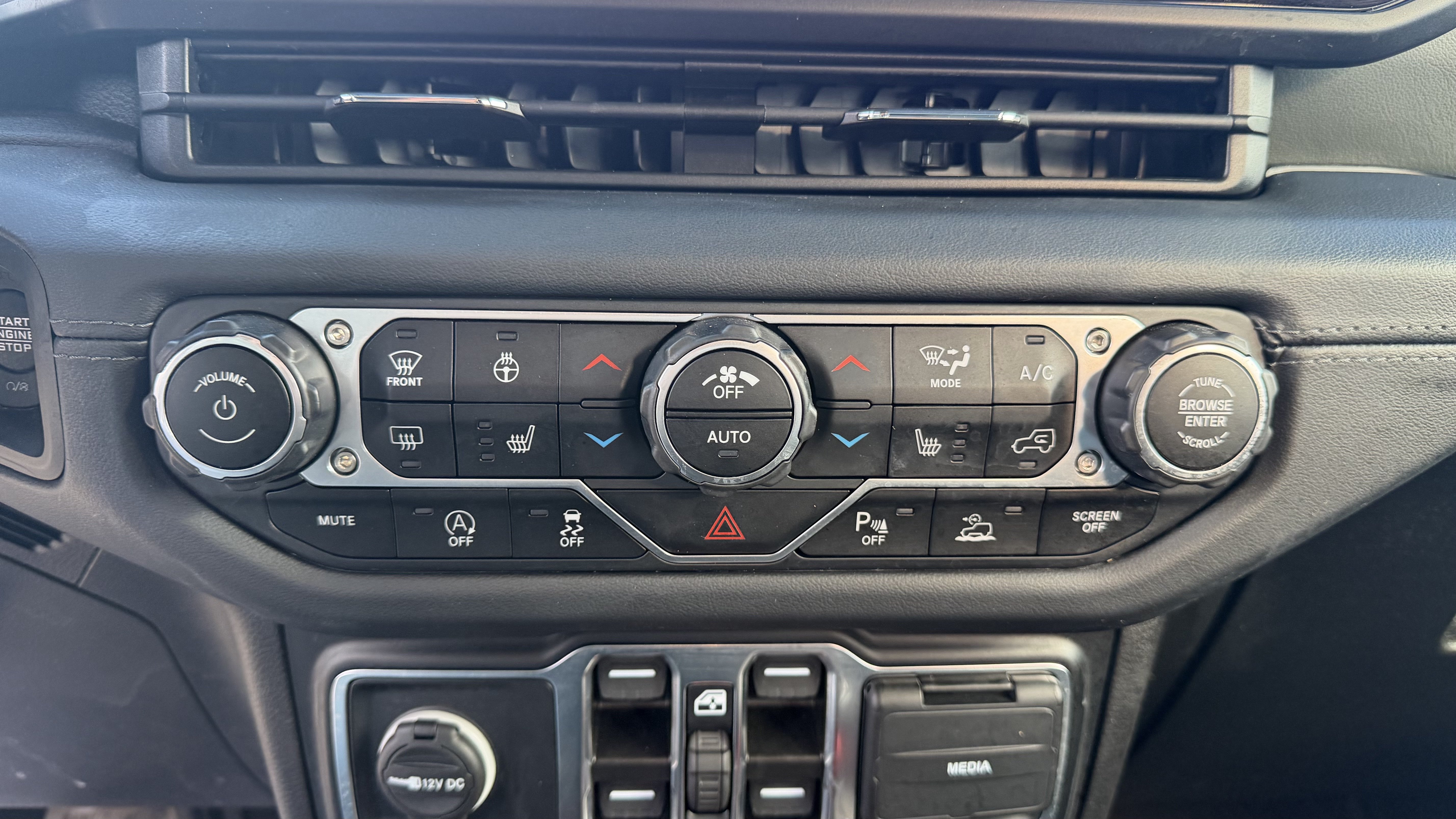 Used 2024 Jeep Gladiator Mojave AWD/4WD image 28