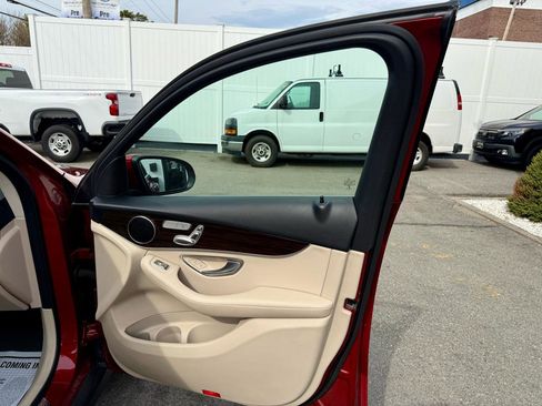 Used 2020 Mercedes-Benz GLC 300 4MATIC image 25