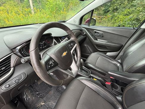 Used 2018 Chevrolet Trax LT w/ Driver Confidence Package AWD/4WD image 18