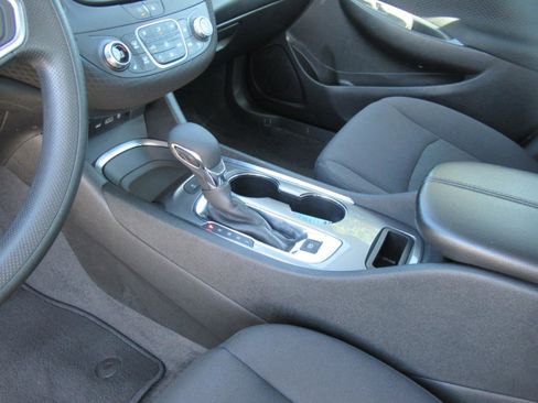 Used 2025 Chevrolet Malibu LT FWD image 16