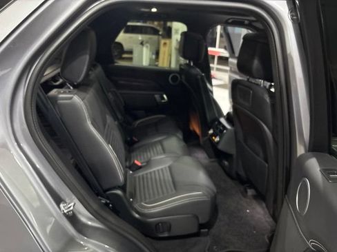 Used 2024 Land Rover Discovery Dynamic SE AWD/4WD image 36