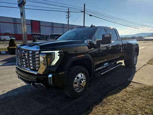 New 2026 GMC Sierra 3500 Denali w/ Technology Package image 8