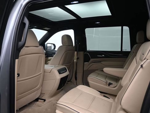 Used 2023 Cadillac Escalade ESV Premium Luxury image 29
