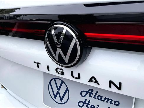 New 2026 Volkswagen Tiguan SE R-Line FWD image 15