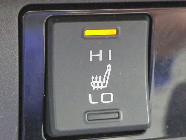 Used 2019 Toyota RAV4 XLE Premium w/ Cold Weather Package FWD image 25