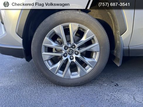 Used 2023 Toyota RAV4 XLE Premium image 3