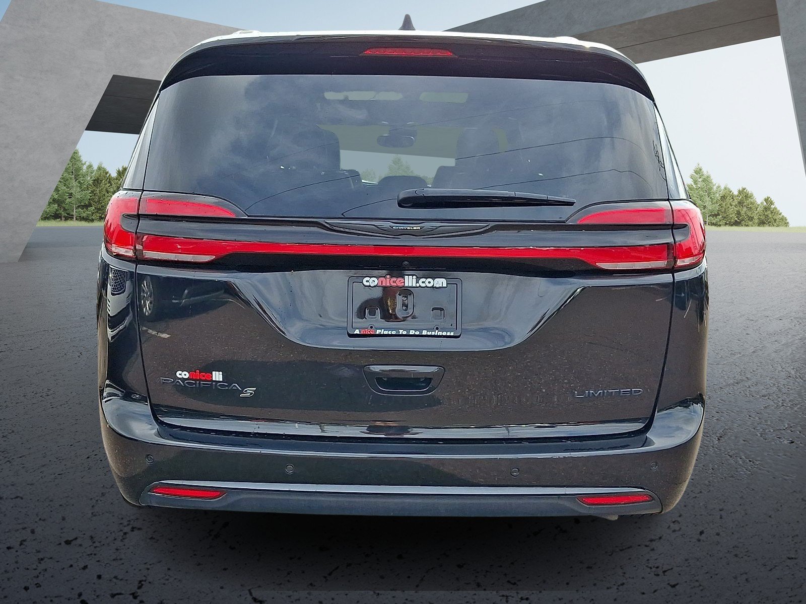 Used 2025 Chrysler Pacifica Limited FWD image 5