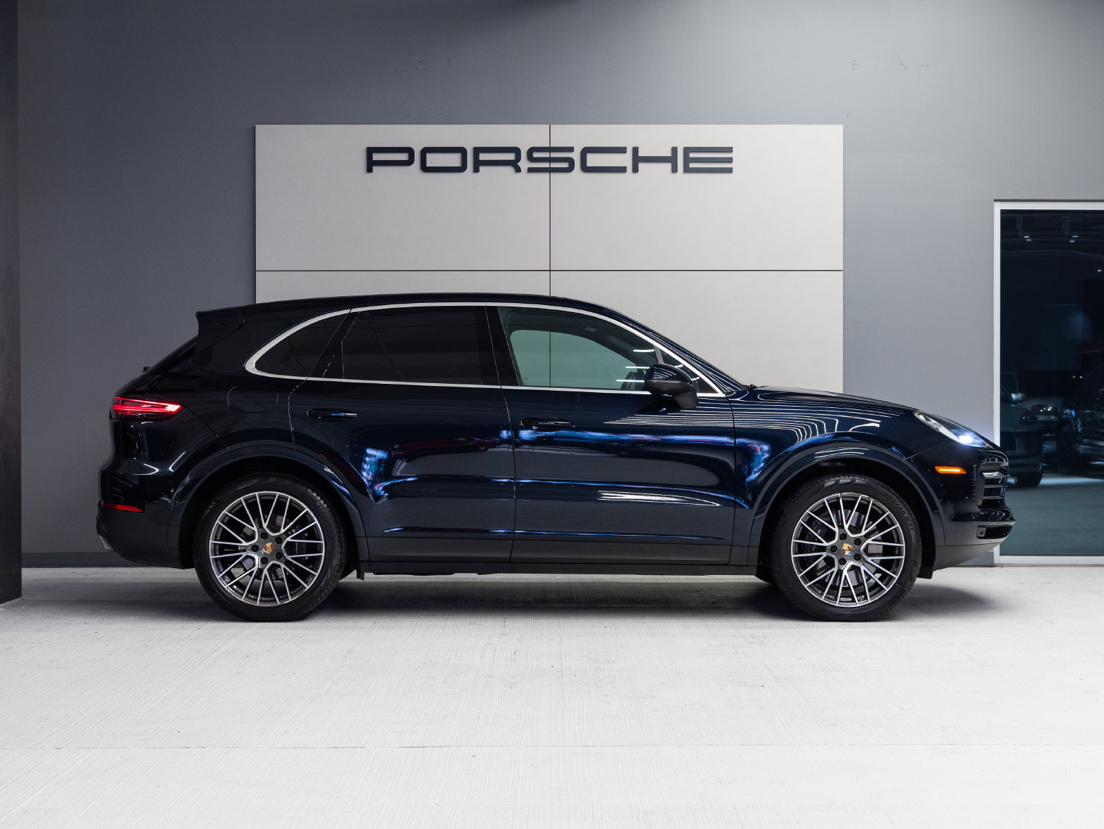 Certified 2023 Porsche Cayenne AWD/4WD image 8