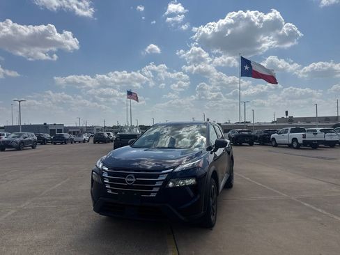 Certified 2025 Nissan Rogue SV FWD image 7