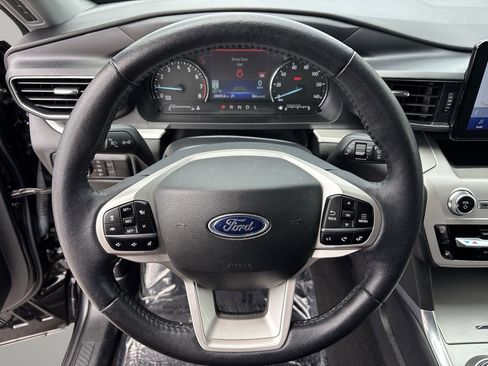 Certified 2024 Ford Explorer XLT w/ Equipment Group 202A RWD image 30