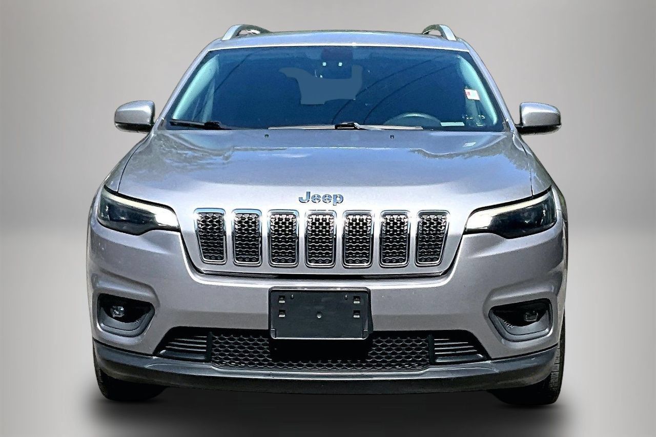 Used 2019 Jeep Cherokee Latitude Plus w/ Comfort/Convenience Group FWD image 3