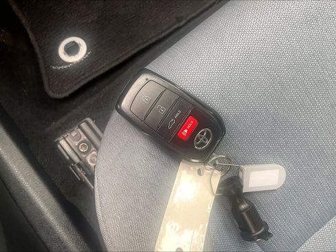 Used 2025 Toyota Camry LE w/ Convenience Package FWD image 14