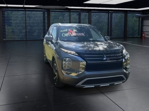 Used 2022 Mitsubishi Outlander SEL image 3