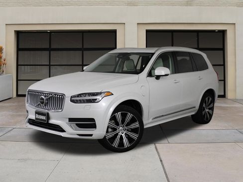 Certified 2023 Volvo XC90 T8 Core w/ Climate Package image 3