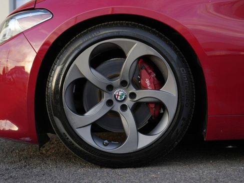 Used 2018 Alfa Romeo Giulia RWD image 13