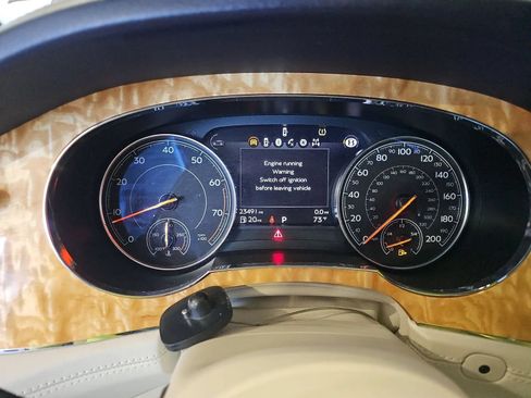 Used 2017 Bentley Bentayga AWD/4WD image 4