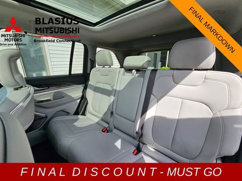 Used 2022 Jeep Grand Cherokee Overland w/ Luxury Tech Group IV image 18