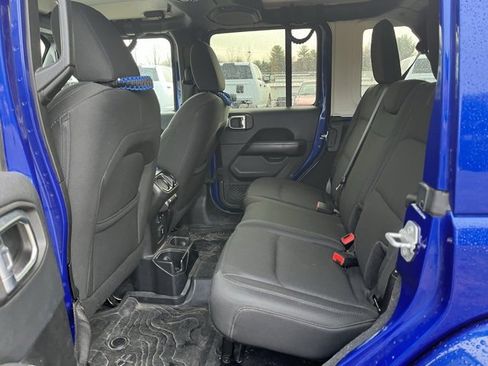 Used 2018 Jeep Wrangler Unlimited Sahara w/ Cold Weather Group image 13