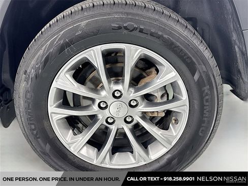 Used 2019 Jeep Cherokee Latitude Plus image 29