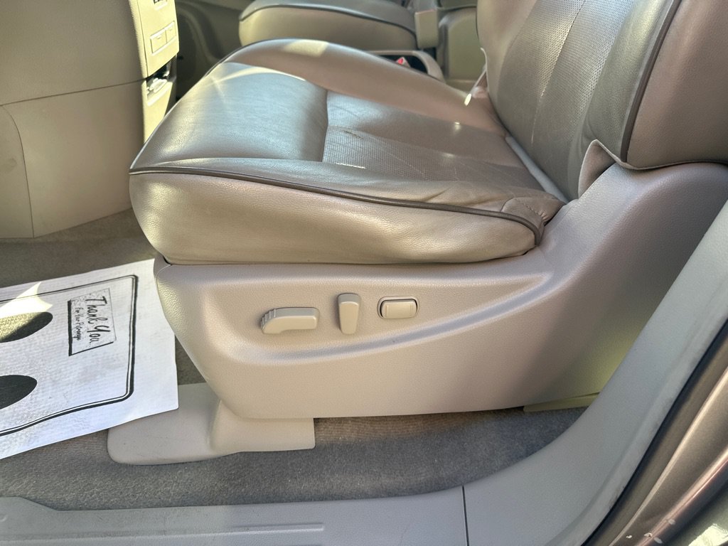 Used 2015 Nissan Quest Platinum FWD image 20