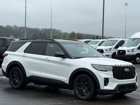 Certified 2025 Ford Explorer ST AWD/4WD image 43