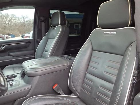 Used 2025 GMC Sierra 2500 AT4X image 9