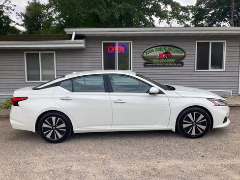 Used 2021 Nissan Altima 2.5 SV image 1