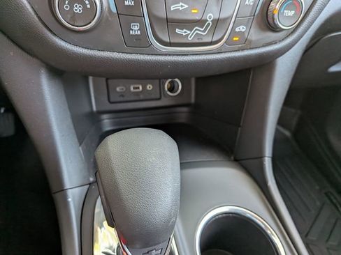 Used 2022 Chevrolet Equinox LT image 24