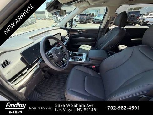 Certified 2026 Kia Carnival SX w/ SX Dark Edition Package FWD image 10