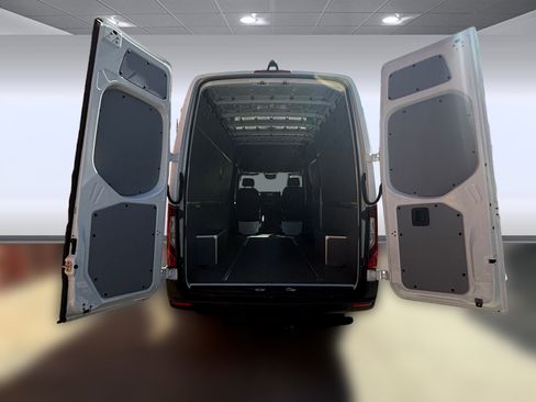 Used 2022 Mercedes-Benz Sprinter 2500 image 30
