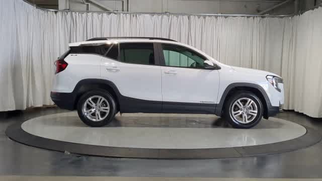 Used 2023 GMC Terrain SLE w/ Driver Convenience Package AWD/4WD image 9