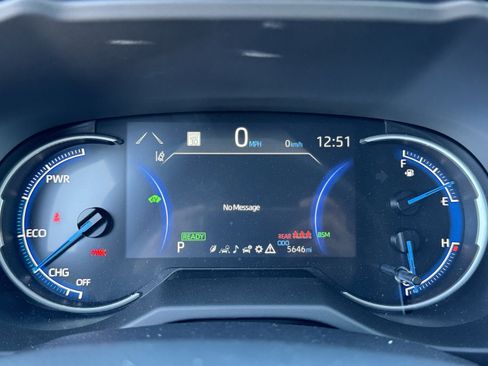 Used 2025 Toyota RAV4 SE image 21