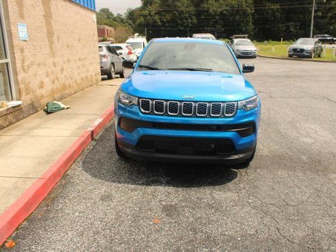 Used 2024 Jeep Compass Sport AWD/4WD image 2