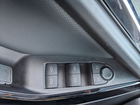 Used 2025 Chevrolet Equinox LT w/ Convenience Package II image 52