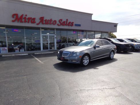 Used 2012 Mercedes-Benz E 350 4MATIC Sedan image 2