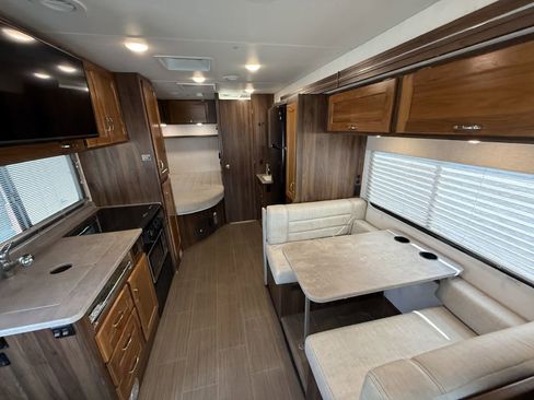 Used 2019 Mercedes-Benz Sprinter 170 image 34