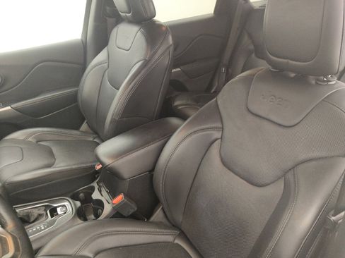 Used 2019 Jeep Cherokee Limited FWD image 17