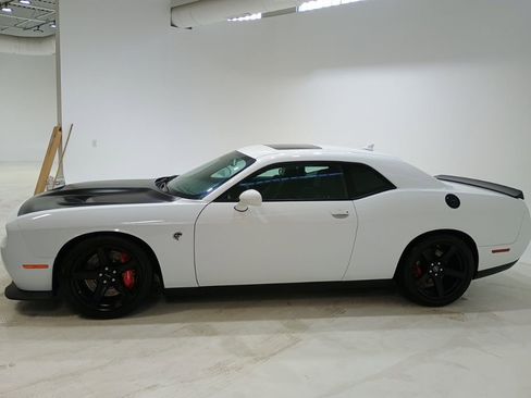 Used 2017 Dodge Challenger SRT Hellcat image 4
