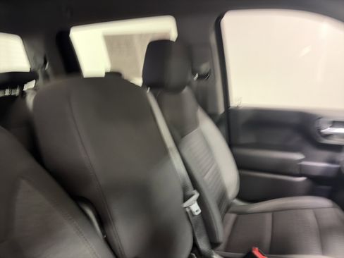 Used 2023 Chevrolet Silverado 1500 Custom image 34