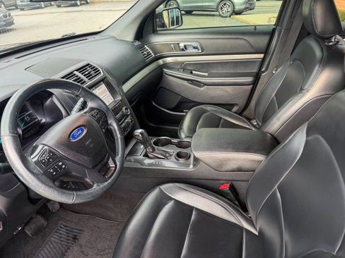 Used 2019 Ford Explorer XLT w/ Equipment Group 202A image 5