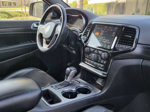 Used 2021 Jeep Grand Cherokee Laredo X RWD image 9