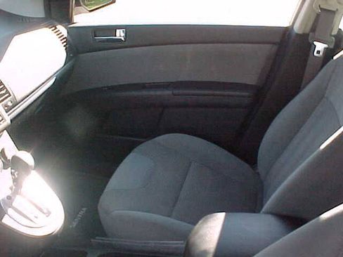Used 2010 Nissan Sentra 2.0 SR FWD image 18