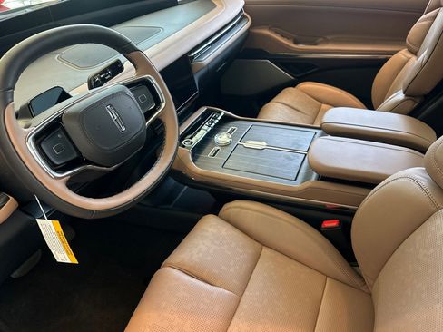 New 2026 Lincoln Navigator L Black Label AWD/4WD image 11