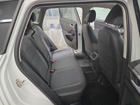 New 2026 Volkswagen Taos SE FWD image 19