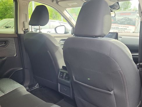 Used 2023 Nissan Rogue SV AWD/4WD image 28