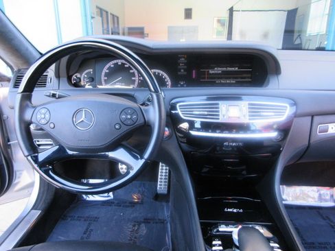 Used 2013 Mercedes-Benz CL 550 CL550 4MATIC**SPORT PKG** image 33