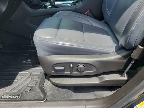 Used 2021 Chevrolet Traverse LT w/ LT Premium Package FWD image 19