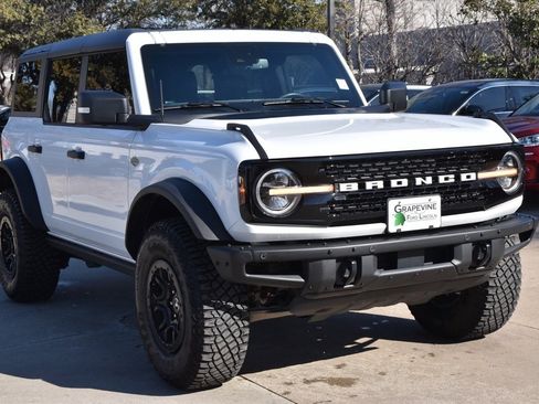 Used 2023 Ford Bronco Wildtrak image 4