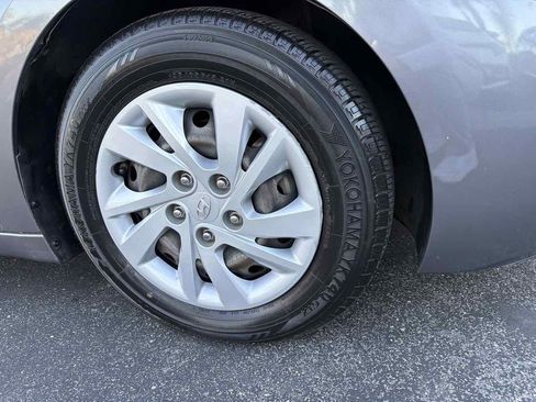 Used 2019 Hyundai Elantra SE image 35