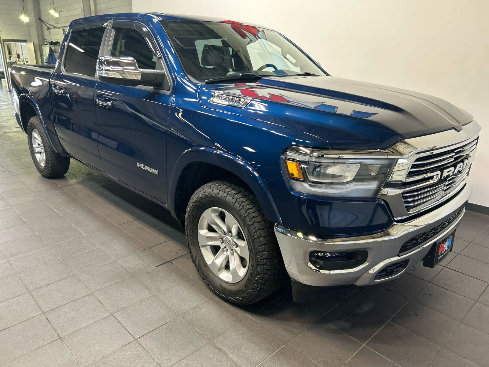 Used 2021 RAM 1500 Laramie AWD/4WD image 2